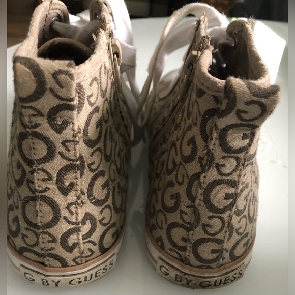 Guess high top sneakers - size 9 - Picture 3 of 5